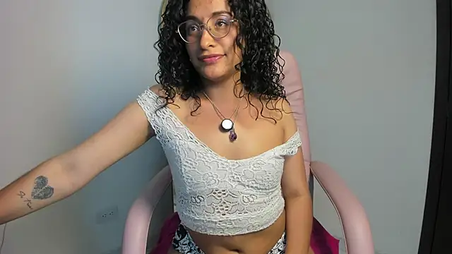 misslya00 online show from November 30, 2025, 8:57 pm