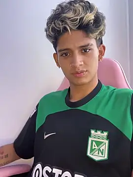 Snapshot of MassimoAlessandro chatting on November 3, 2025, 7:26 pm MassimoAlessandro online show from November 3, 2025, 7:26 pm