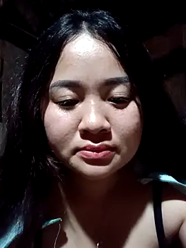 Snapshot of Bee-bgolden chatting on November 7, 2025, 4:07 pm Bee-bgolden online show from November 7, 2025, 4:07 pm