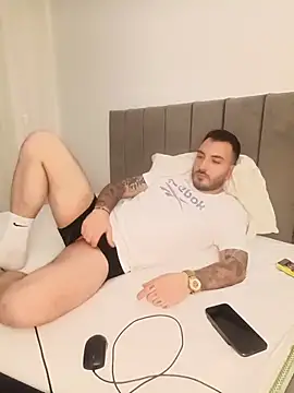 Snapshot of snncdgn chatting on December 17, 2025, 6:58 pm snncdgn online show from December 17, 2025, 6:58 pm