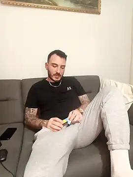 Snapshot of snncdgn chatting on December 20, 2025, 9:33 pm snncdgn online show from December 20, 2025, 9:33 pm