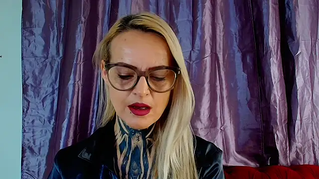 TattooTemptress online show from December 15, 2025, 5:01 am