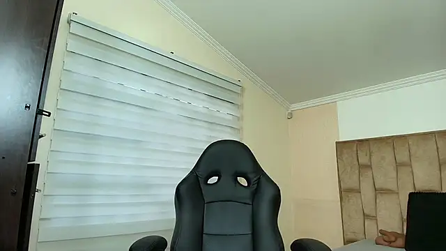 BeatrizSchmidt online show from November 21, 2025, 10:58 am