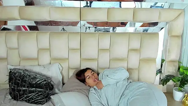 HotVoltage online show from November 18, 2025, 12:31 pm