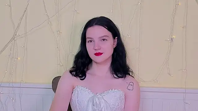 Snapshot of LatinaHuguenin chatting on November 16, 2025, 7:25 am LatinaHuguenin online show from November 16, 2025, 7:25 am