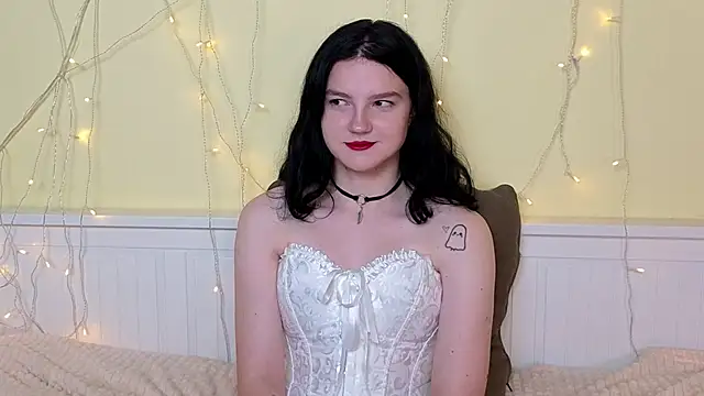 Snapshot of LatinaHuguenin chatting on November 17, 2025, 9:04 am LatinaHuguenin online show from November 17, 2025, 9:04 am