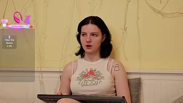 Snapshot of LatinaHuguenin chatting on December 2, 2025, 7:03 am LatinaHuguenin online show from December 2, 2025, 7:03 am