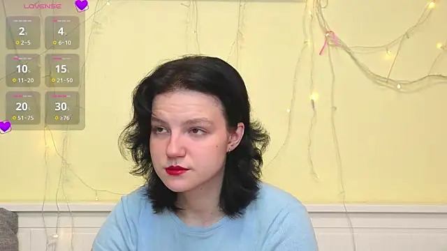 Snapshot of LatinaHuguenin chatting on December 18, 2025, 7:03 am LatinaHuguenin online show from December 18, 2025, 7:03 am