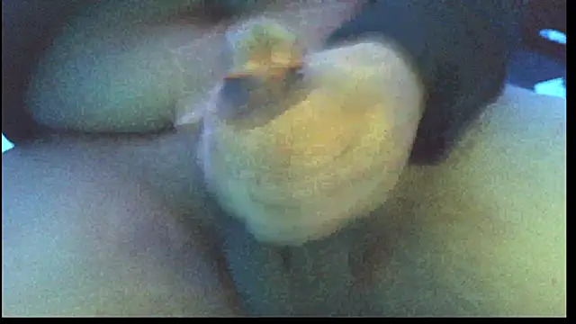 Snapshot of PixelPlaymate chatting on December 5, 2025, 4:21 am PixelPlaymate online show from December 5, 2025, 4:21 am