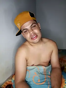 Snapshot of Carlitos24_A chatting on November 10, 2025, 11:48 pm Carlitos24 A online show from November 10, 2025, 11:48 pm