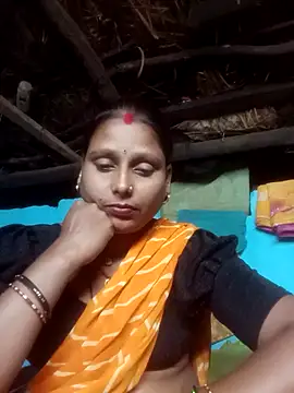 Snapshot of MiniBeast_2 chatting on November 5, 2025, 4:29 pm MiniBeast 2 online show from November 5, 2025, 4:29 pm