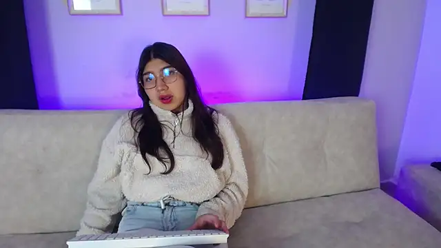 Snapshot of Mia_Blair_ chatting on November 7, 2025, 4:34 am Mia Blair online show from November 7, 2025, 4:34 am