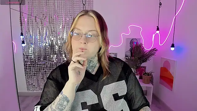 Arya Addams online show from November 12, 2025, 2:06 pm