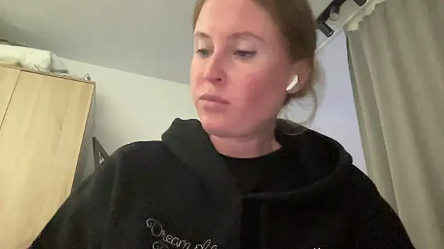 Snapshot of Ameli8 chatting on November 28, 2025, 6:10 pm Ameli8 online show from November 28, 2025, 6:10 pm