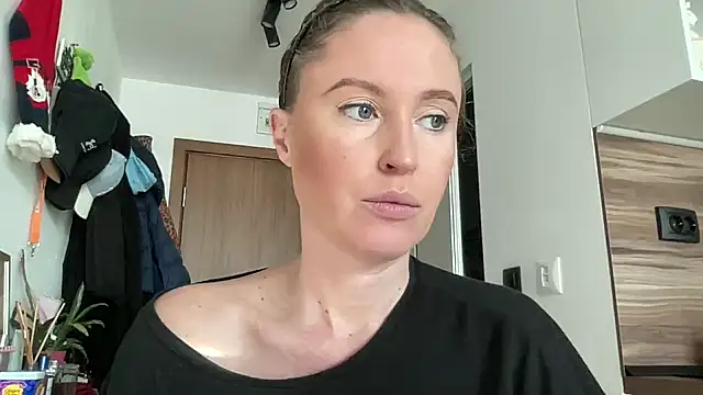 Snapshot of Ameli8 chatting on December 15, 2025, 8:18 am Ameli8 online show from December 15, 2025, 8:18 am