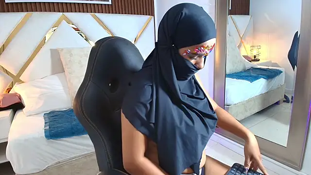 Snapshot of _Aliya_ chatting on November 6, 2025, 10:05 am Aliya online show from November 6, 2025, 10:05 am