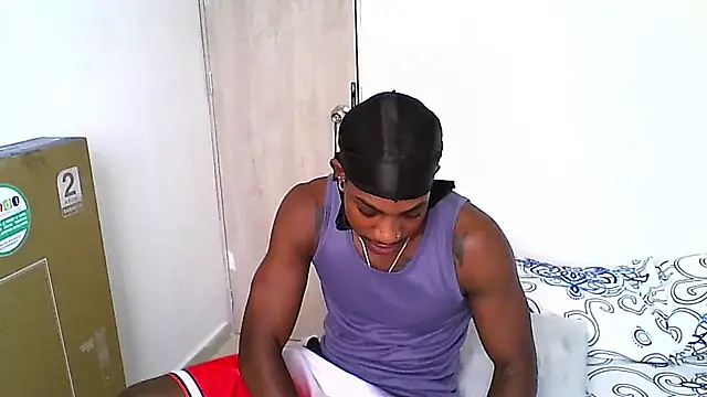 dark temp  online show from November 6, 2025, 12:39 pm