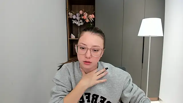 Snapshot of MarguriteNorwood chatting on November 6, 2025, 3:07 am MarguriteNorwood online show from November 6, 2025, 3:07 am