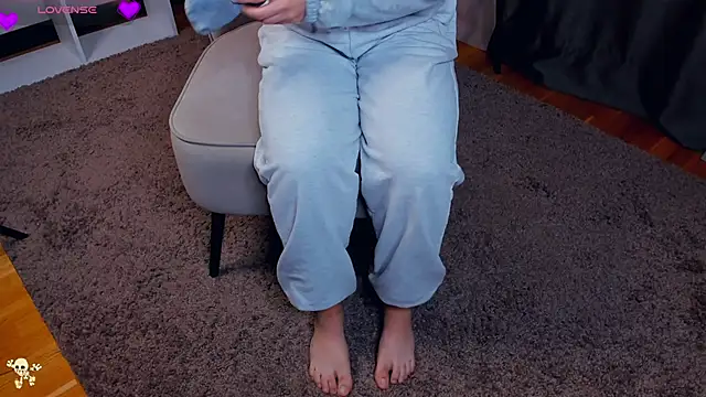 Snapshot of LaurelSatunas chatting on November 13, 2025, 4:44 am LaurelSatunas online show from November 13, 2025, 4:44 am