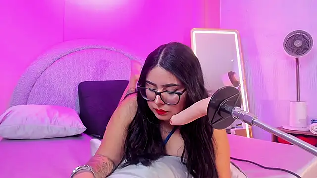 Amy whittee online show from November 11, 2025, 7:36 pm