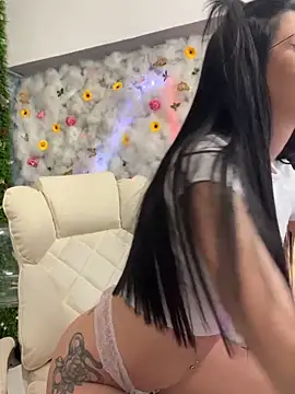 Candy T33n online show from December 4, 2025, 4:38 pm