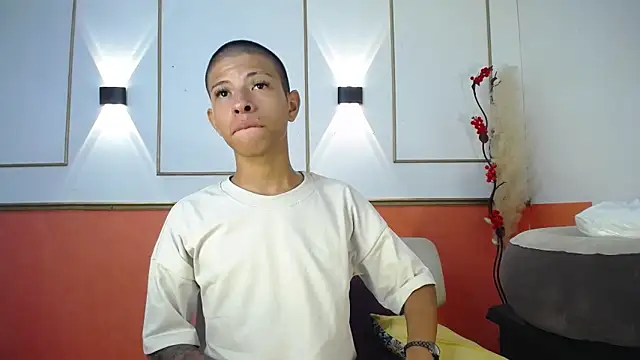 Tessachains 2  online show from November 26, 2025, 2:45 am