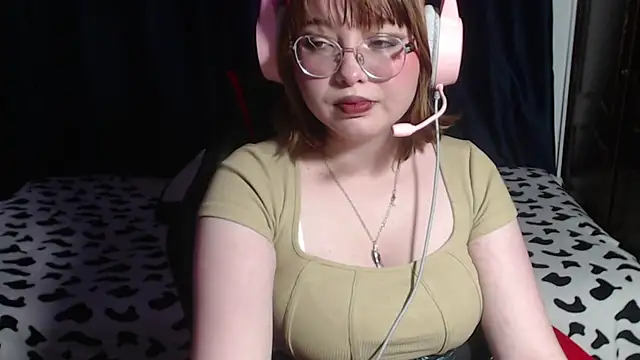 Michi sauria1 online show from December 4, 2025, 4:11 am