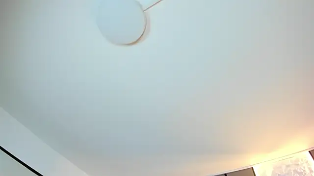 coral rosse  online show from November 18, 2025, 1:04 pm