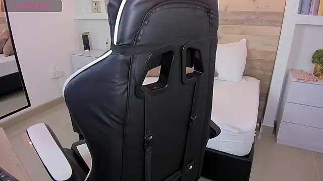 coral rosse  online show from December 22, 2025, 2:30 am