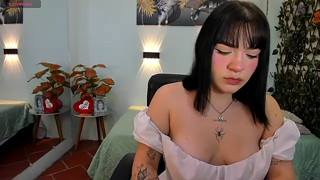 pixie kat online show from November 8, 2025, 10:52 pm