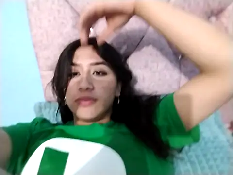 Snapshot of madeline_lx chatting on November 14, 2025, 12:42 am madeline lx online show from November 14, 2025, 12:42 am