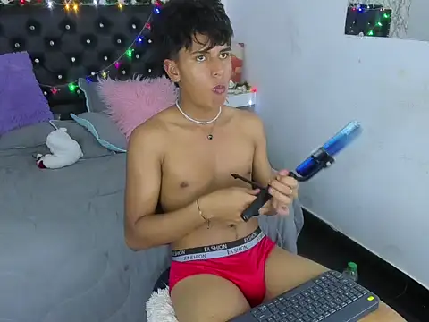 Snapshot of Valentino_Lane chatting on December 15, 2025, 2:05 am Valentino Lane online show from December 15, 2025, 2:05 am