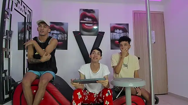 Snapshot of SUCKING_LOVERS chatting on November 11, 2025, 1:11 pm SUCKING LOVERS online show from November 11, 2025, 1:11 pm