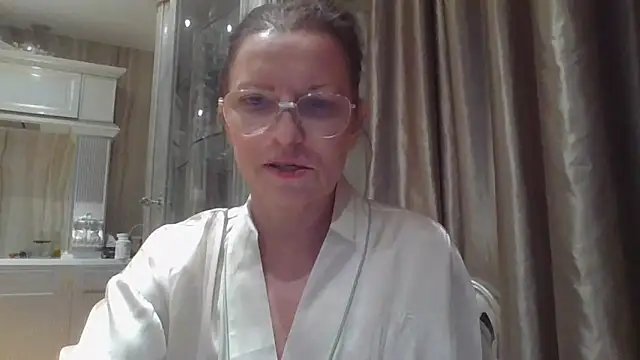 Snapshot of Eva_Glad chatting on November 7, 2025, 8:14 am Eva Glad online show from November 7, 2025, 8:14 am