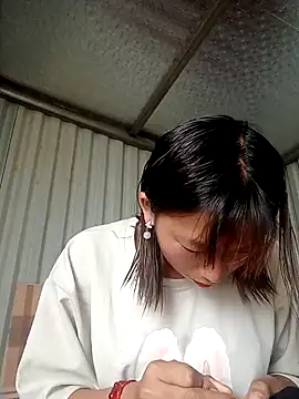 julybi online show from November 9, 2025, 6:23 am