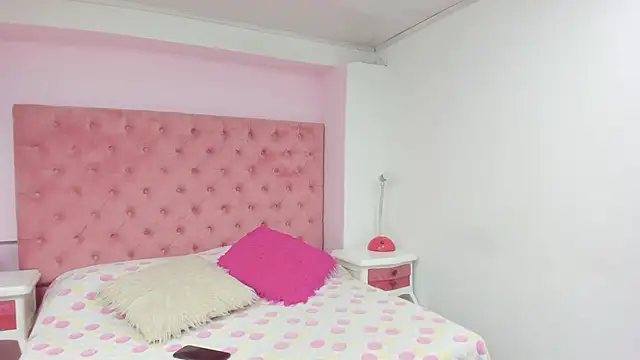 LolaVoss online show from December 3, 2025, 3:03 am