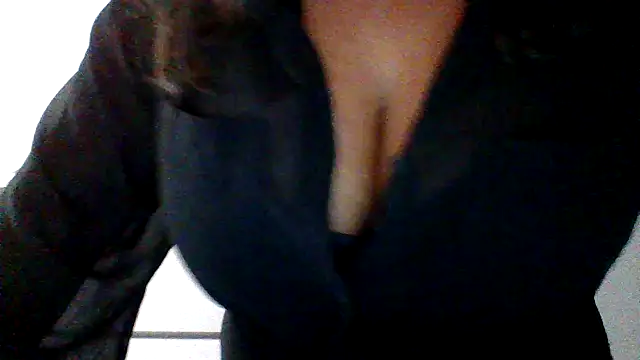 Snapshot of cleo094 chatting on November 17, 2025, 2:28 am cleo094 online show from November 17, 2025, 2:28 am