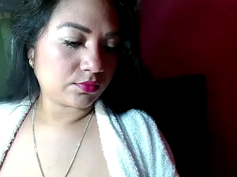 KAROLOLIVERO online show from November 8, 2025, 6:40 pm