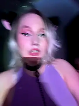 Snapshot of CrystaLuna69 chatting on November 30, 2025, 1:31 am CrystaLuna69 online show from November 30, 2025, 1:31 am