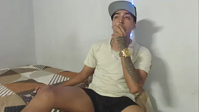 Snapshot of scotthott chatting on November 10, 2025, 8:19 pm scotthott online show from November 10, 2025, 8:19 pm