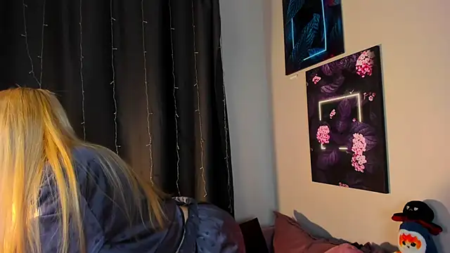 Snapshot of desperate_ramona chatting on November 19, 2025, 1:55 pm desperate ramona online show from November 19, 2025, 1:55 pm