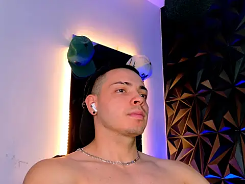 Snapshot of Maxwell_Dupont chatting on November 13, 2025, 8:41 pm Maxwell Dupont online show from November 13, 2025, 8:41 pm