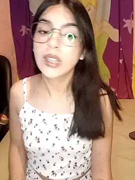 Camicam 04 online show from November 10, 2025, 2:10 am