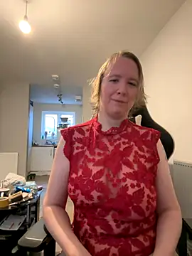 Snapshot of MollyWest_ chatting on November 19, 2025, 8:03 am MollyWest online show from November 19, 2025, 8:03 am