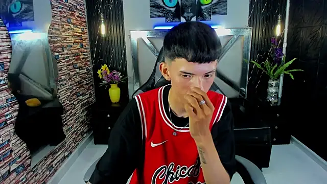 Snapshot of Arthur_Loui chatting on November 8, 2025, 7:56 pm Arthur Loui online show from November 8, 2025, 7:56 pm