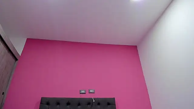 Veronica Frost online show from November 18, 2025, 2:43 pm