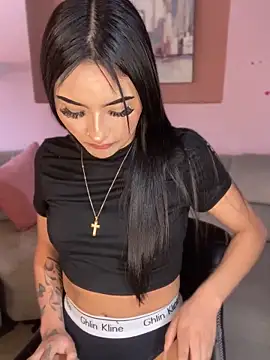 CleoNoir Pink online show from November 10, 2025, 6:51 pm