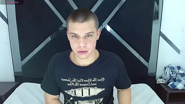 Snapshot of Liam_York_ chatting on November 12, 2025, 3:34 pm Liam York online show from November 12, 2025, 3:34 pm