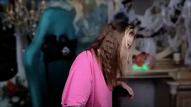 Snapshot of LeilaUvrays chatting on November 11, 2025, 3:34 pm LeilaUvrays online show from November 11, 2025, 3:34 pm