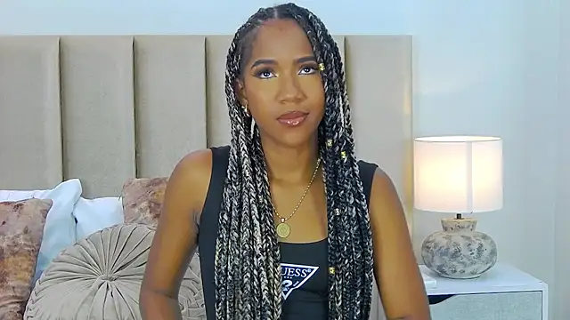 Snapshot of SienaVoss chatting on November 15, 2025, 12:13 pm SienaVoss online show from November 15, 2025, 12:13 pm